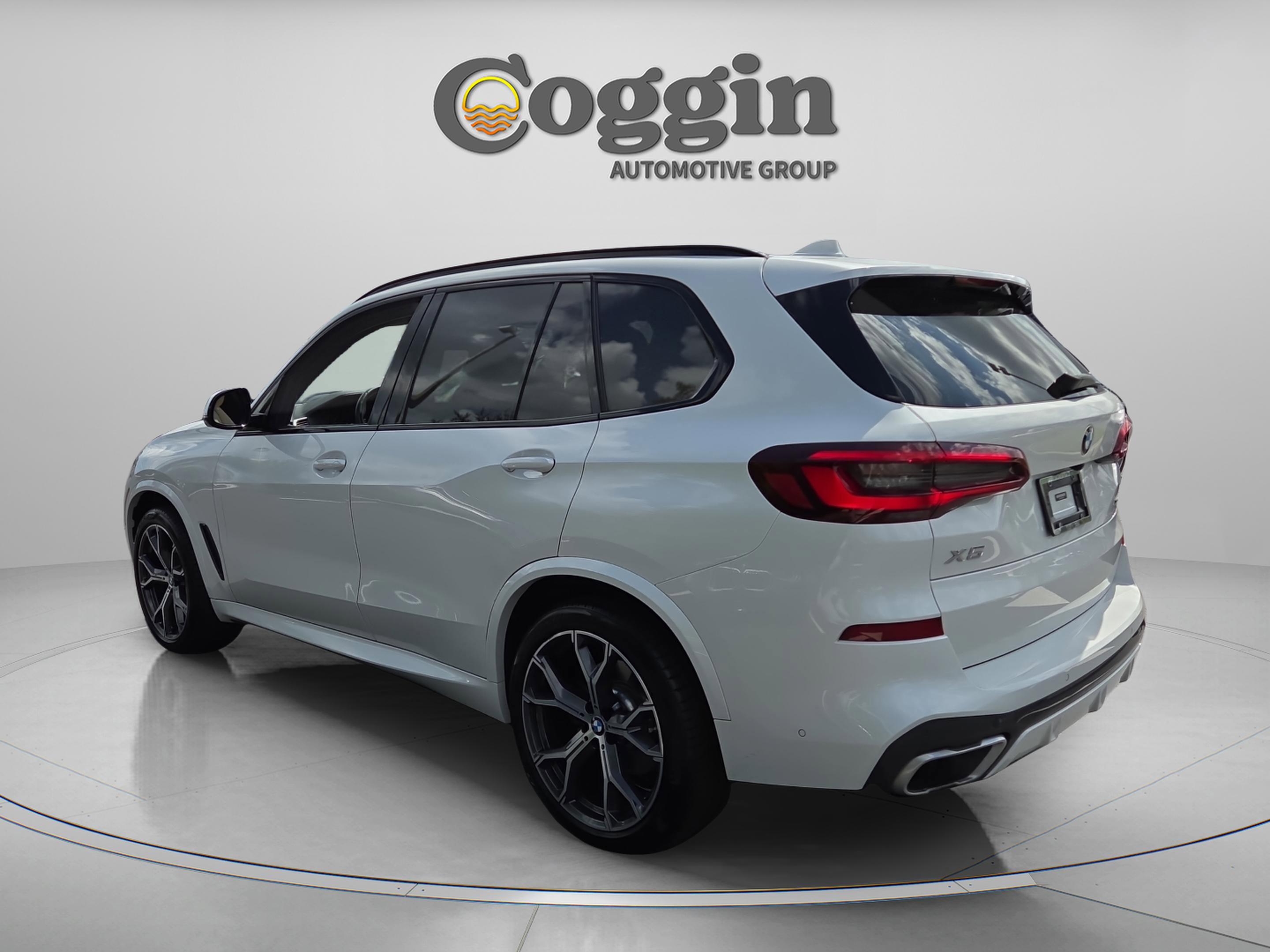 Used 2021 BMW X5 xDrive40i w/ M Sport Package image 4