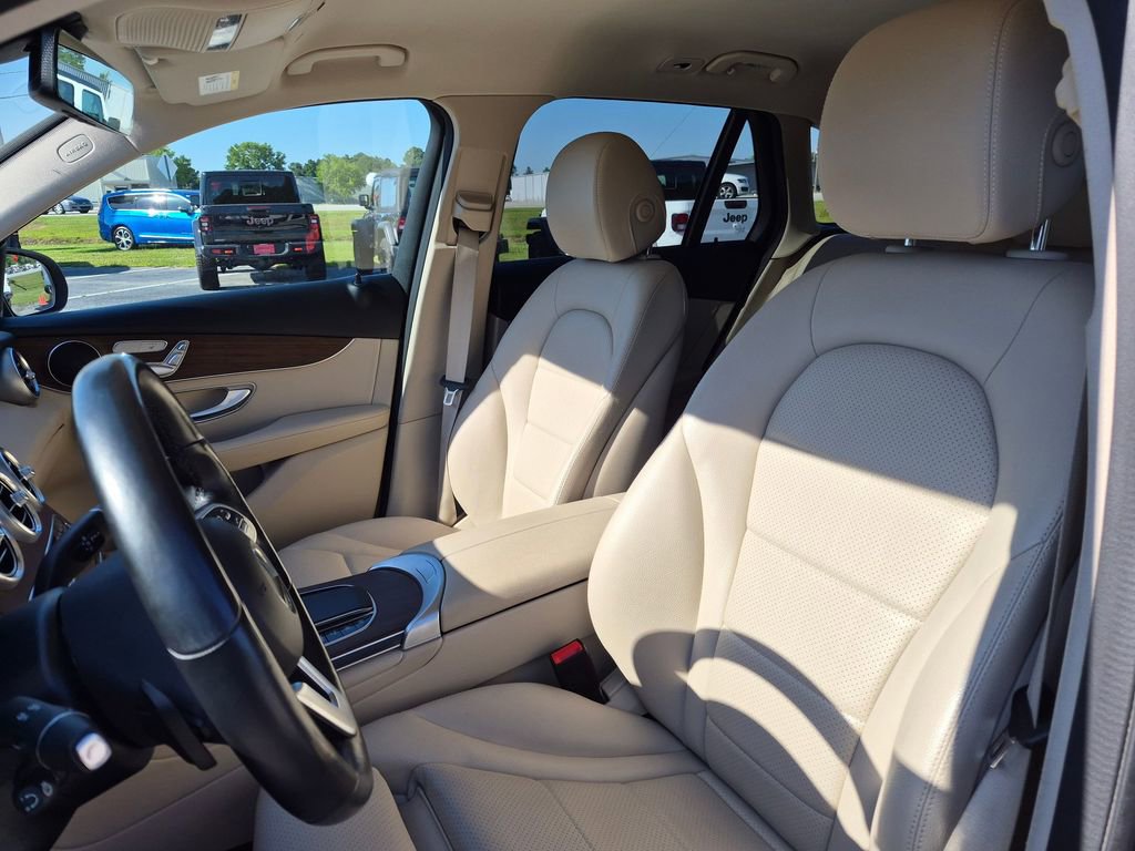 Used 2022 Mercedes-Benz GLC 300 4MATIC image 13