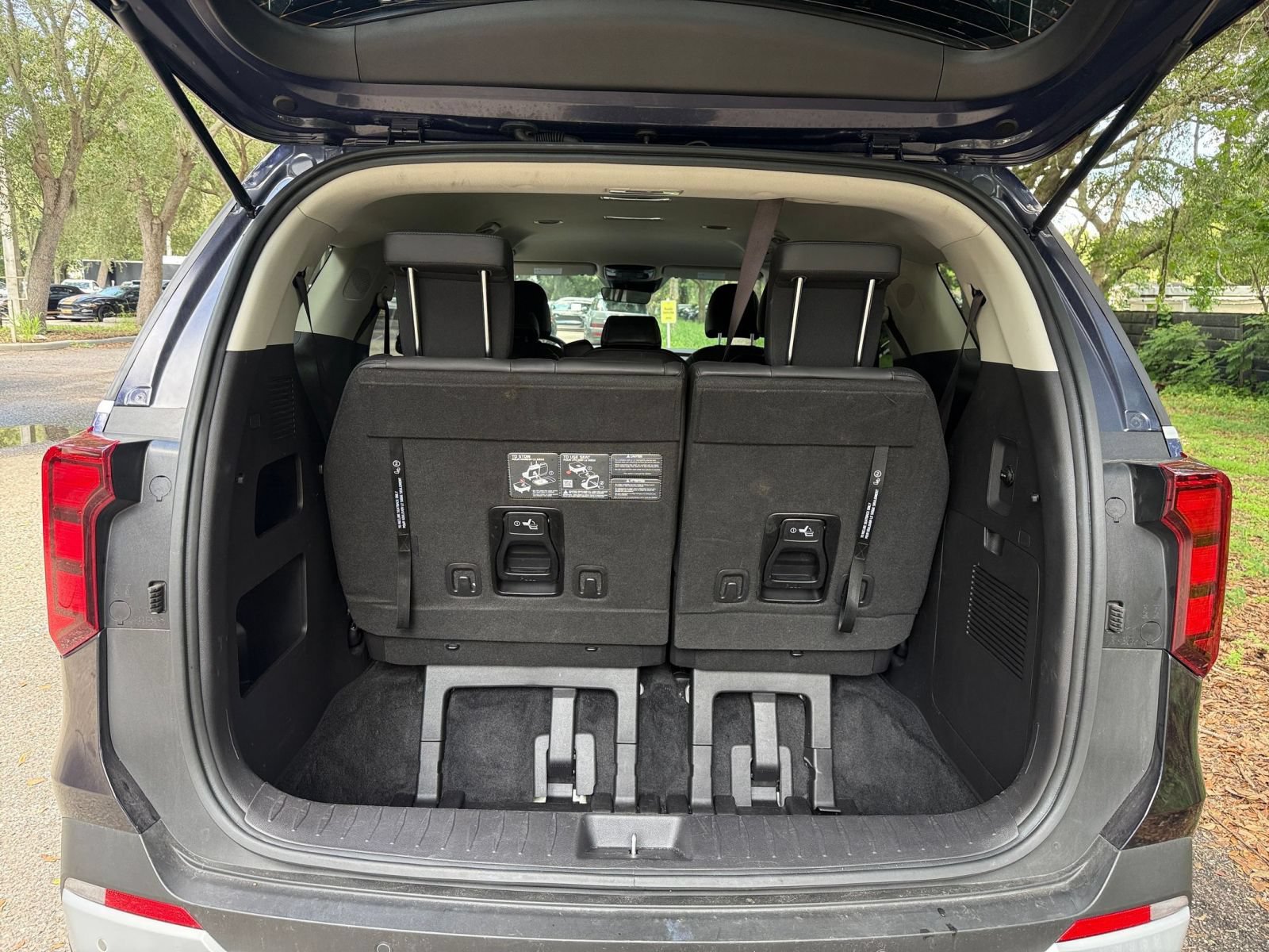 Used 2026 Kia Carnival FWD image 32