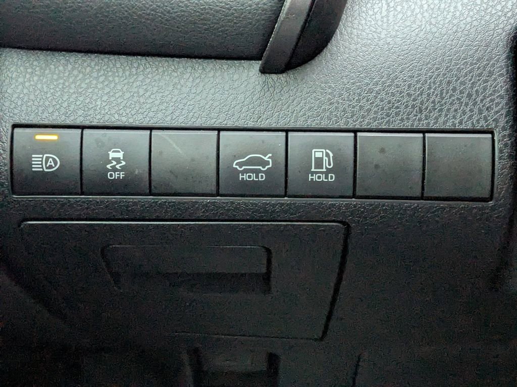 Used 2022 Toyota Camry SE image 21