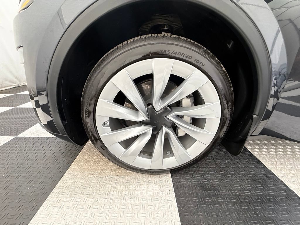Used 2026 Tesla Model Y AWD image 11