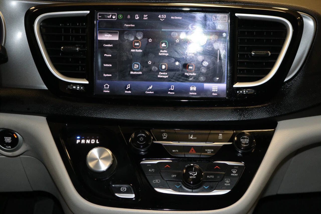 Used 2023 Chrysler Pacifica Touring-L image 35