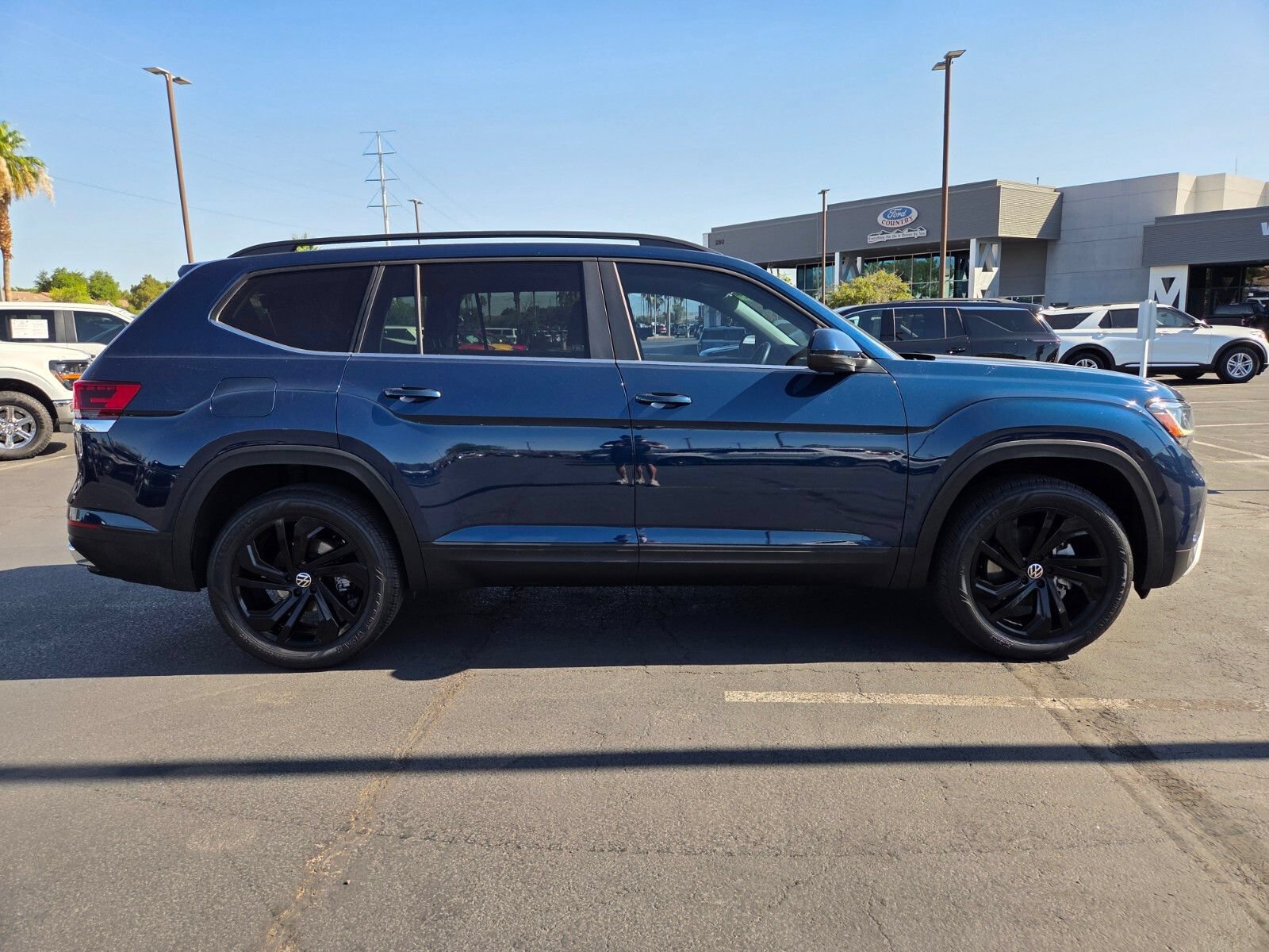 Used 2022 Volkswagen Atlas SE w/ Panoramic Sunroof Package AWD/4WD image 7