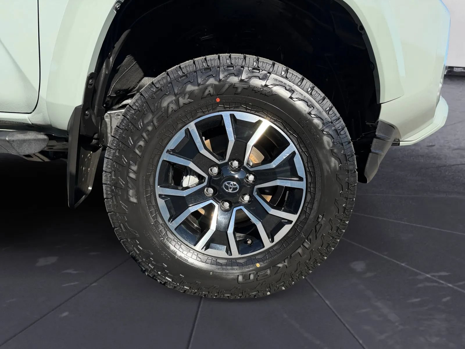 Used 2022 Toyota Tacoma TRD Sport w/ Technology Package AWD/4WD image 27