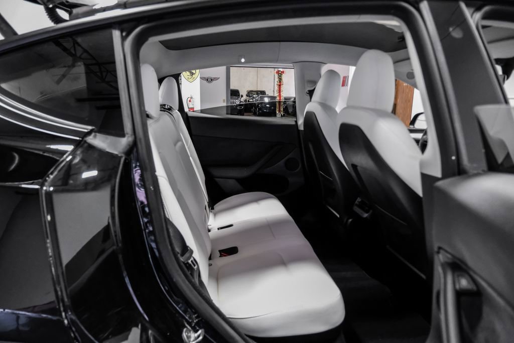 Used 2023 Tesla Model Y Long Range AWD/4WD image 32