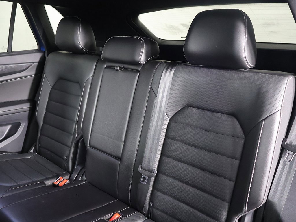 Used 2024 Volkswagen Atlas Cross Sport SEL R-Line image 34