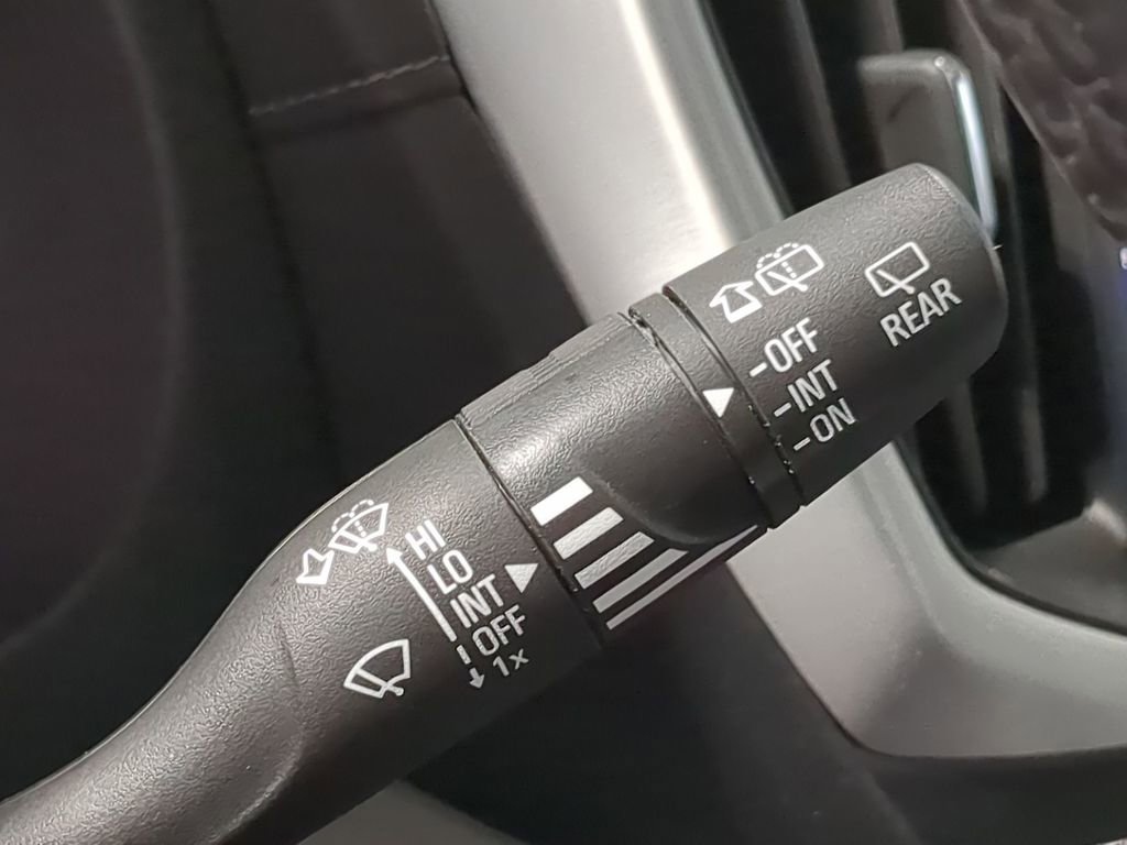 Used 2023 GMC Terrain SLT w/ LPO, Floor Liner Package AWD/4WD image 31