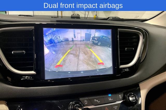 Used 2024 Chrysler Pacifica Touring-L image 17