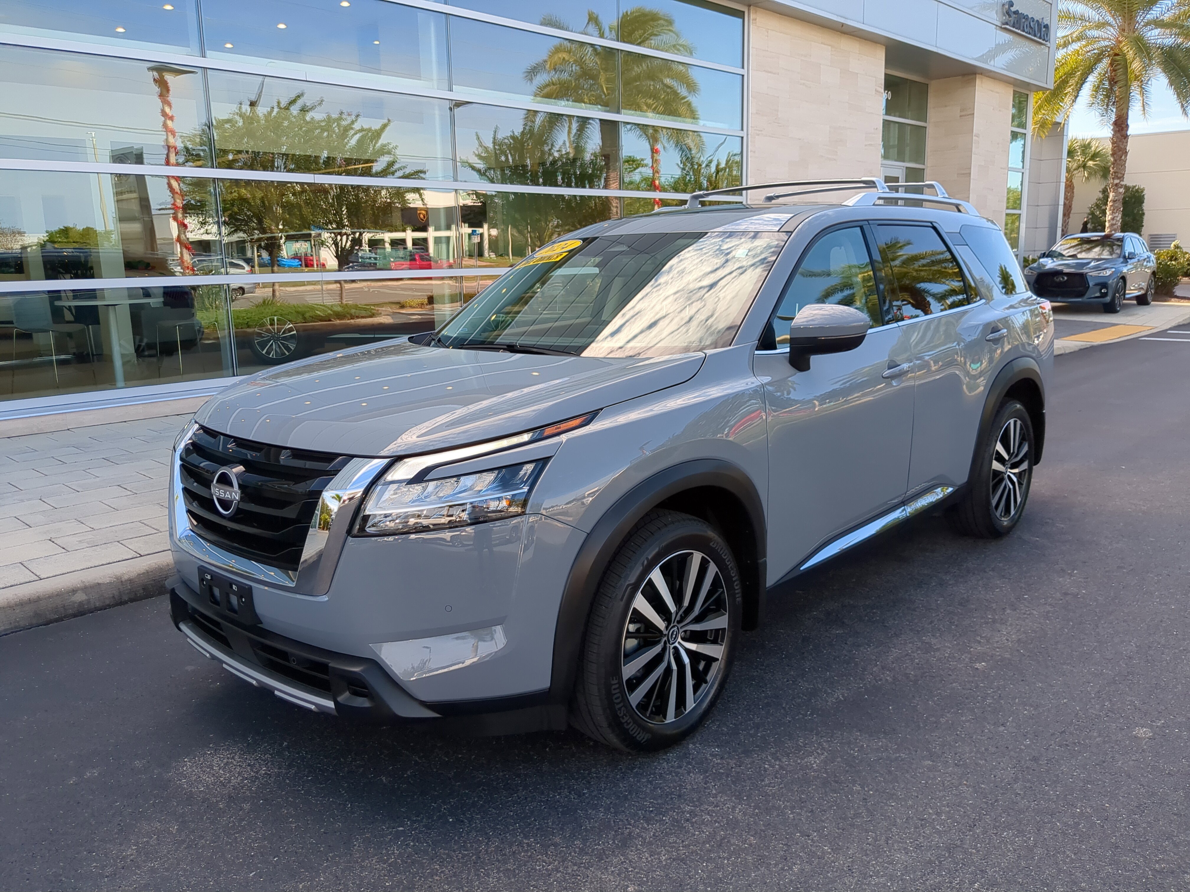 Used 2024 Nissan Pathfinder Platinum w/ Cargo Package image 8