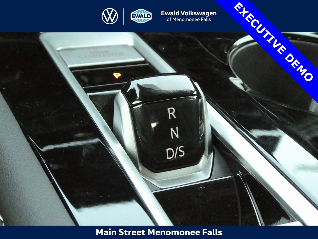 Certified 2025 Volkswagen Atlas SE image 17