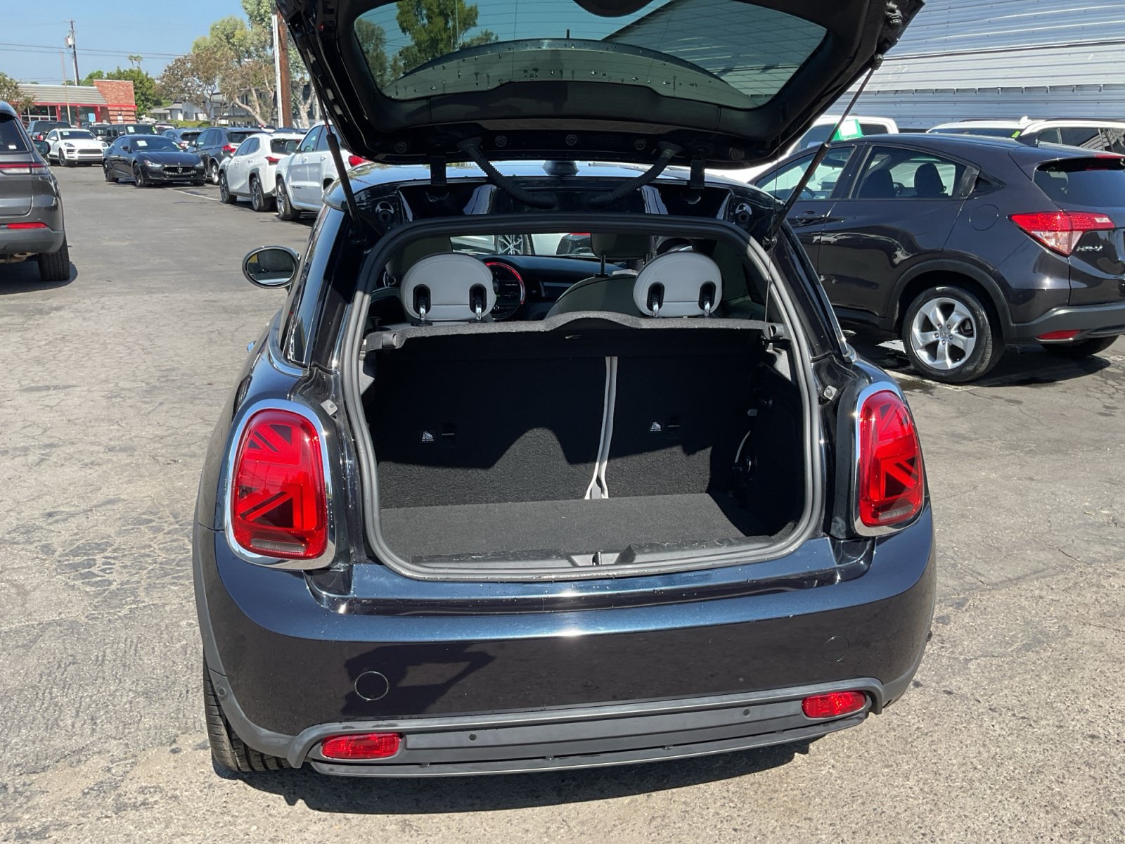 Used 2021 MINI Cooper SE w/ 8.8" Touchscreen Nav Package FWD image 25