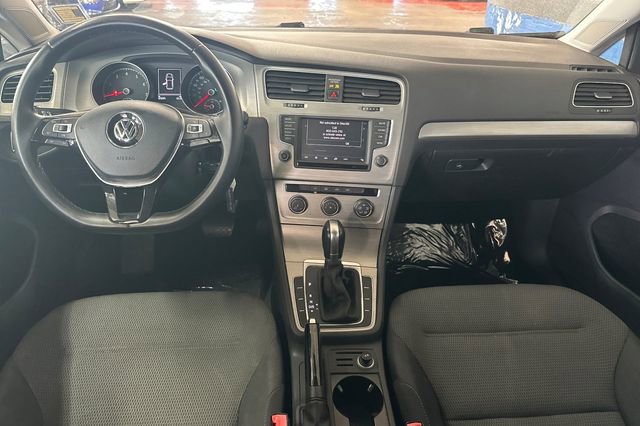 Used 2016 Volkswagen Golf S image 16
