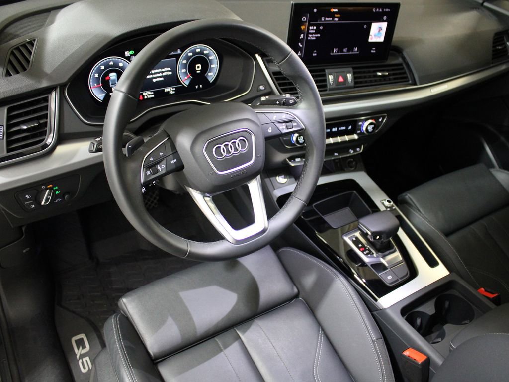 Certified 2025 Audi Q5 2.0T Premium w/ Convenience Plus Package image 19
