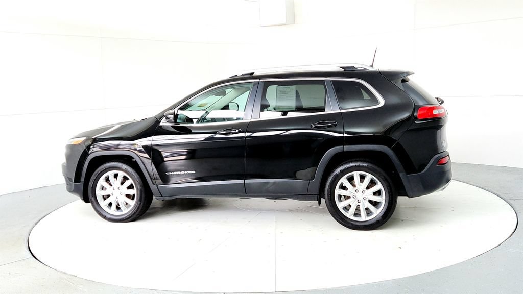 Used 2017 Jeep Cherokee Limited AWD/4WD image 7
