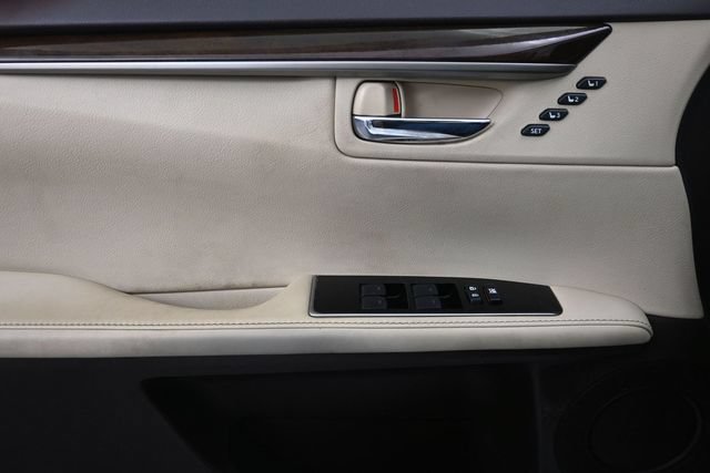 Used 2017 Lexus ES 350 w/ Premium Package FWD image 25