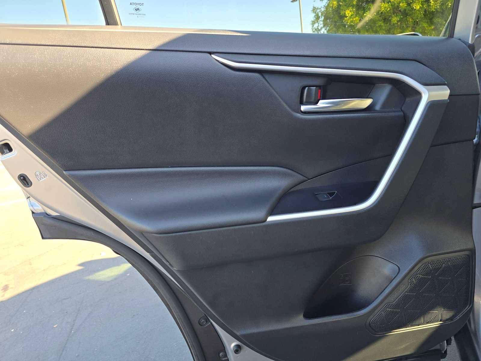 Used 2022 Toyota RAV4 XLE Premium image 17