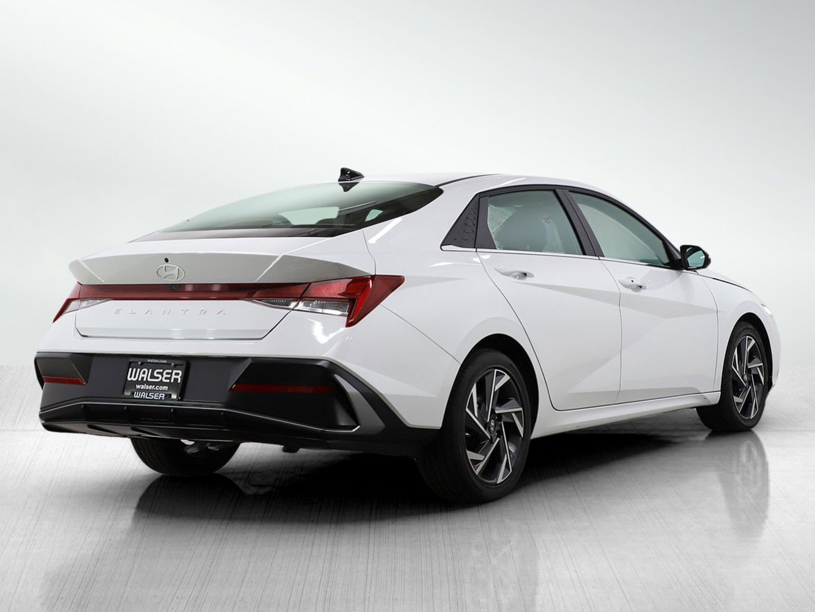 Used 2025 Hyundai Elantra SEL FWD image 5