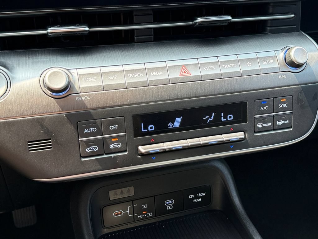 Used 2024 Hyundai Kona SEL AWD/4WD image 35