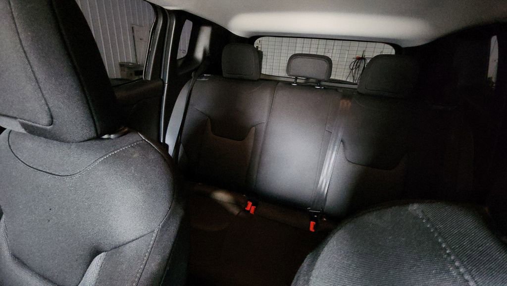 Used 2020 Jeep Renegade Sport w/ Sport Appearance Group image 25