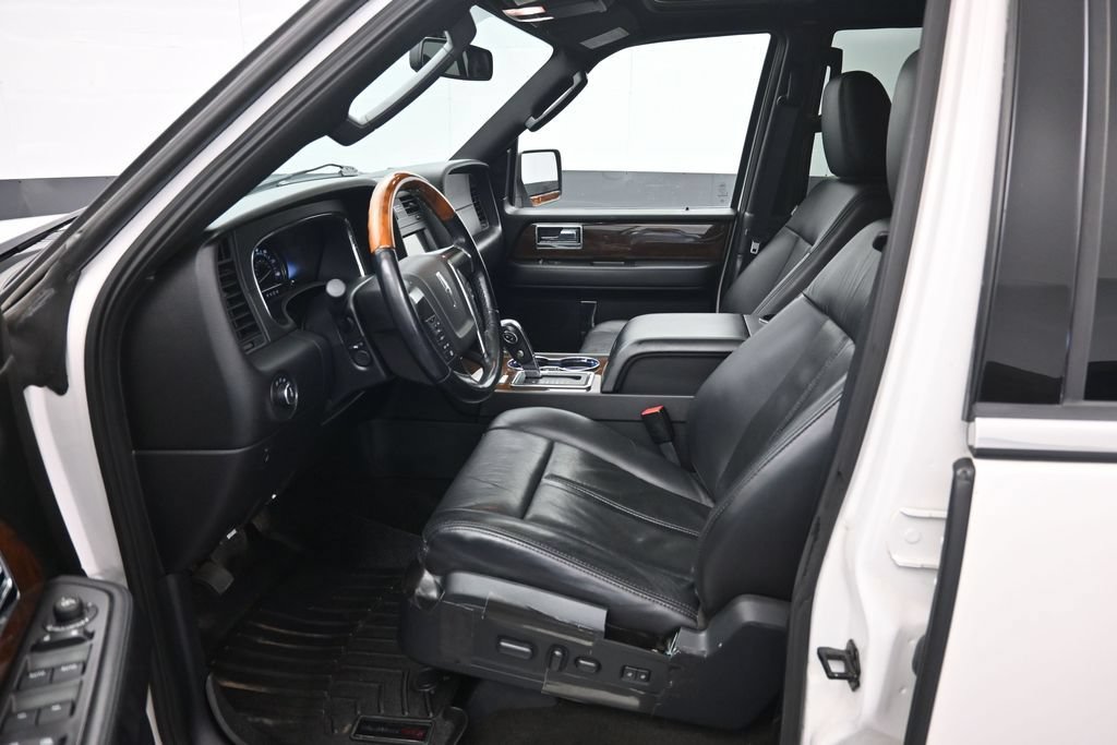 Used 2016 Lincoln Navigator Select AWD/4WD image 9