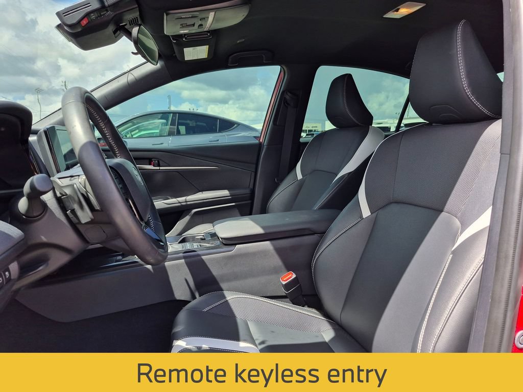 Used 2025 Toyota Camry SE FWD image 15