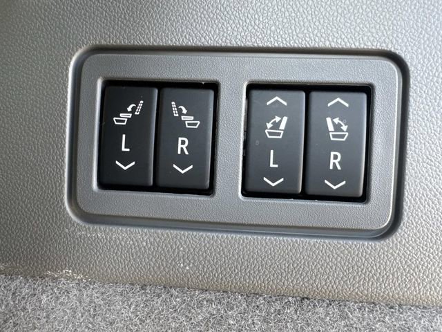 Used 2023 Cadillac XT6 Premium Luxury w/ Technology Package image 12