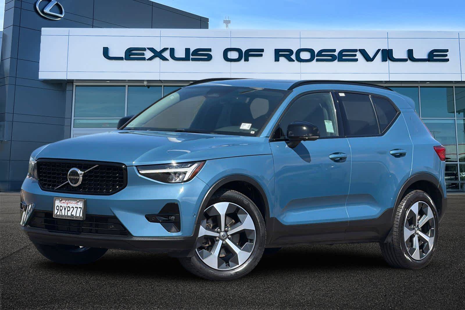 Used 2024 Volvo XC40 B5 Plus AWD/4WD image 1