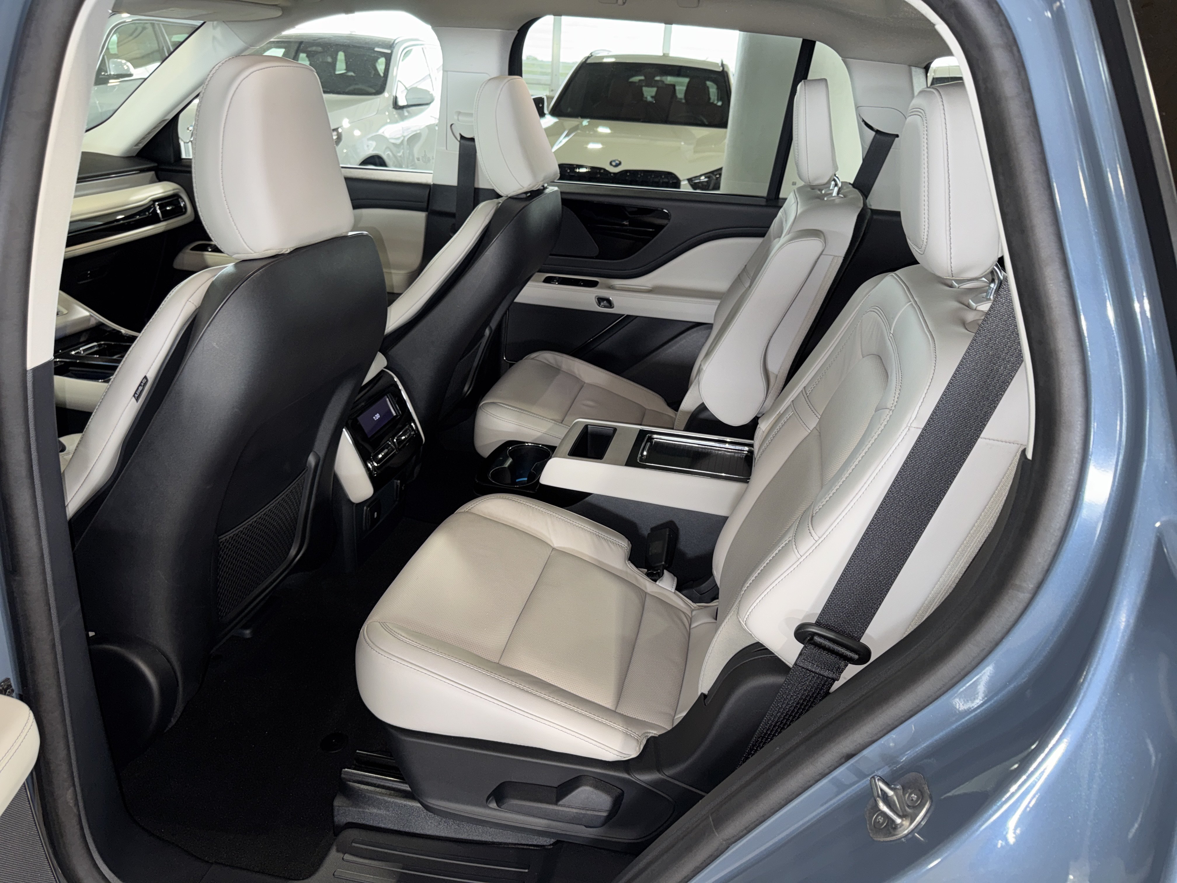 Used 2025 Lincoln Aviator Reserve w/ Jet Appearance Package RWD image 16