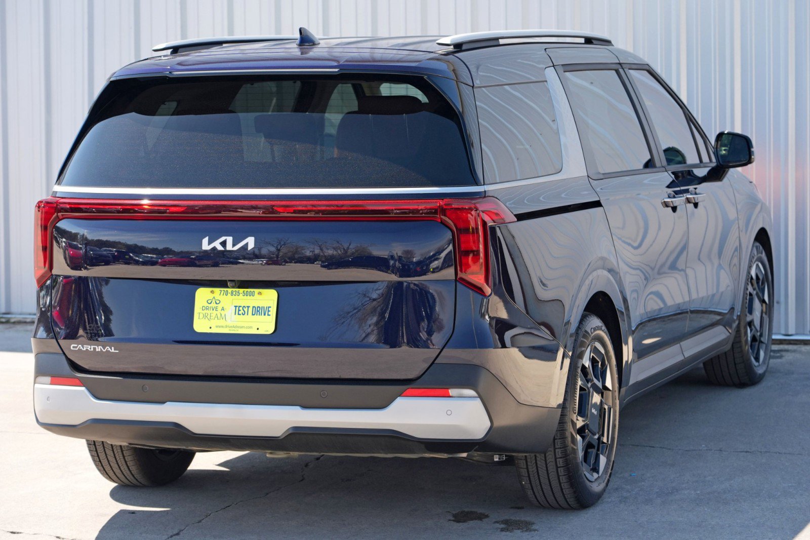 Used 2025 Kia Carnival EX FWD image 57