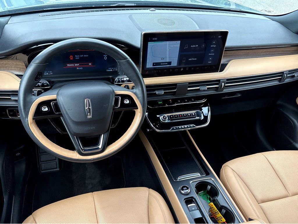 Used 2023 Lincoln Corsair Reserve FWD image 4