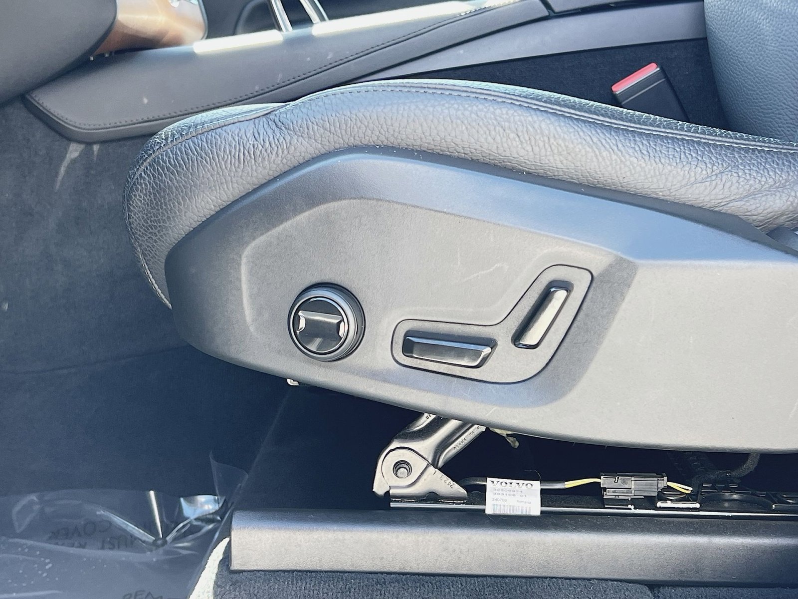 Certified 2025 Volvo XC90 B6 Plus image 14