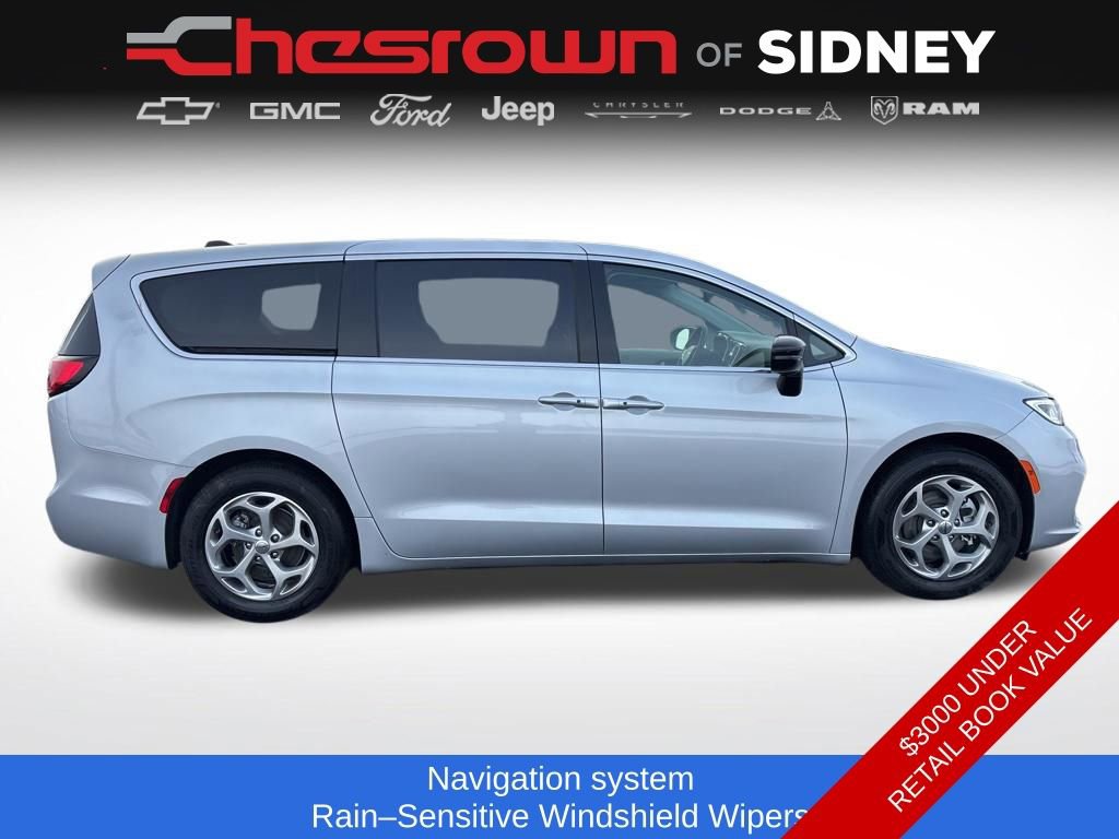 Used 2024 Chrysler Pacifica Limited FWD image 6