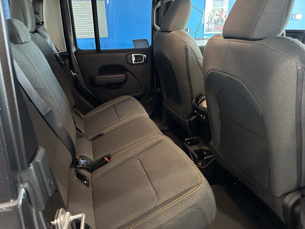 New 2025 Jeep Gladiator Sport AWD/4WD image 13
