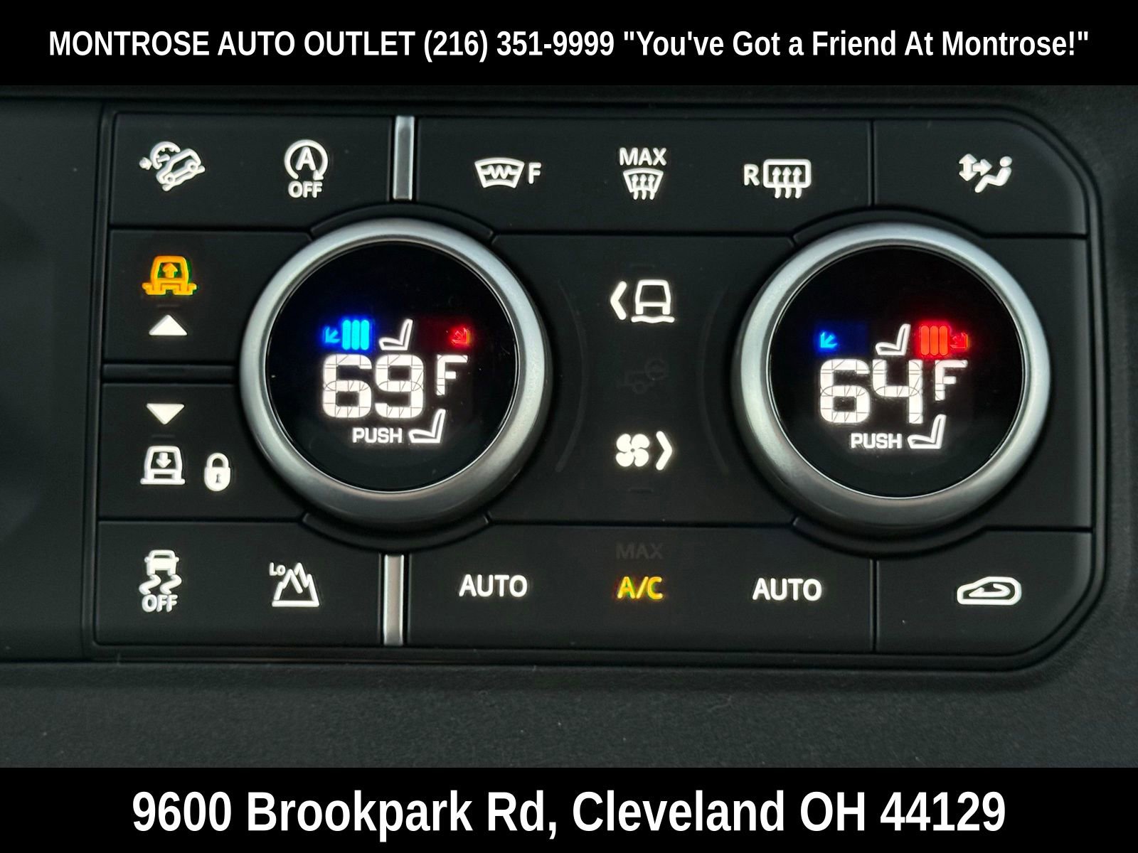 New 2025 Land Rover Defender 90 S image 22