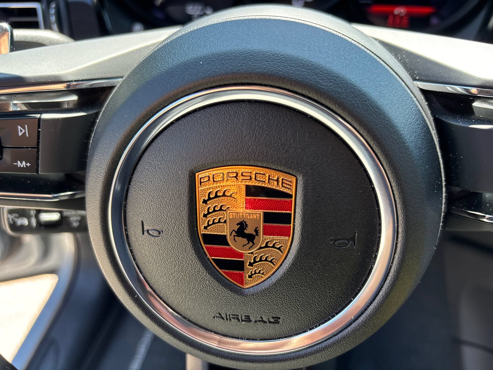 Used 2025 Porsche Macan AWD/4WD image 25