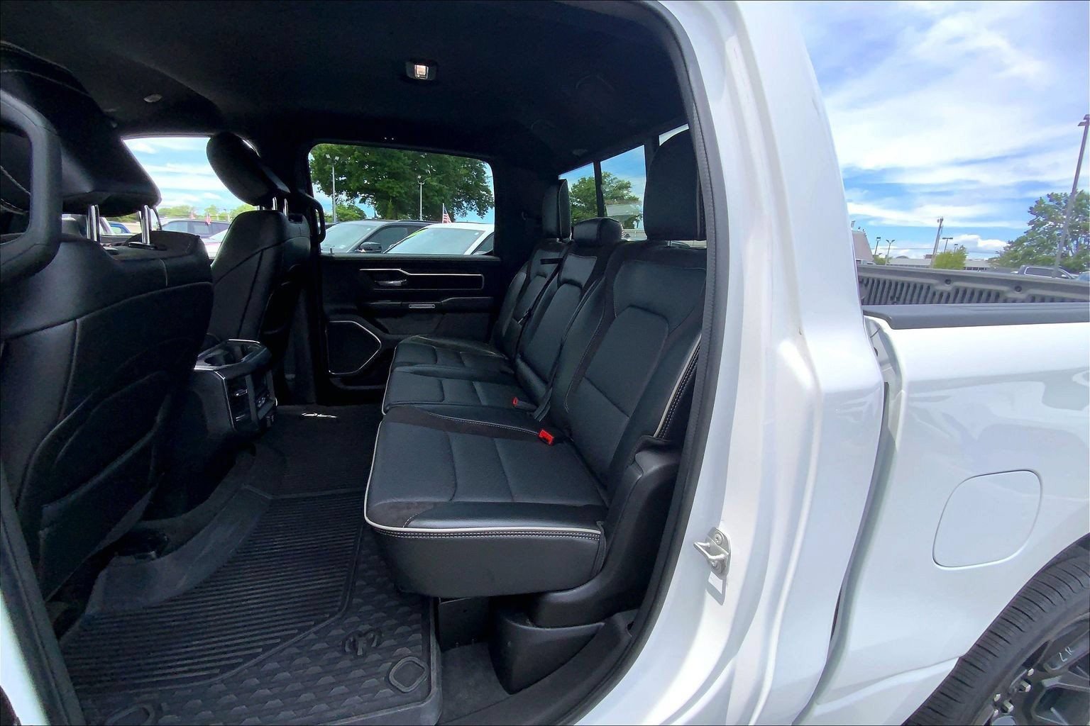 Used 2024 RAM 1500 Laramie AWD/4WD image 15
