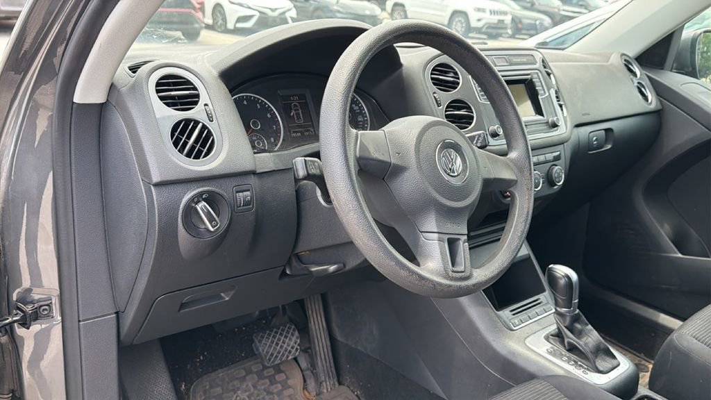 Used 2017 Volkswagen Tiguan Limited w/ Alloy Wheels Package FWD image 13
