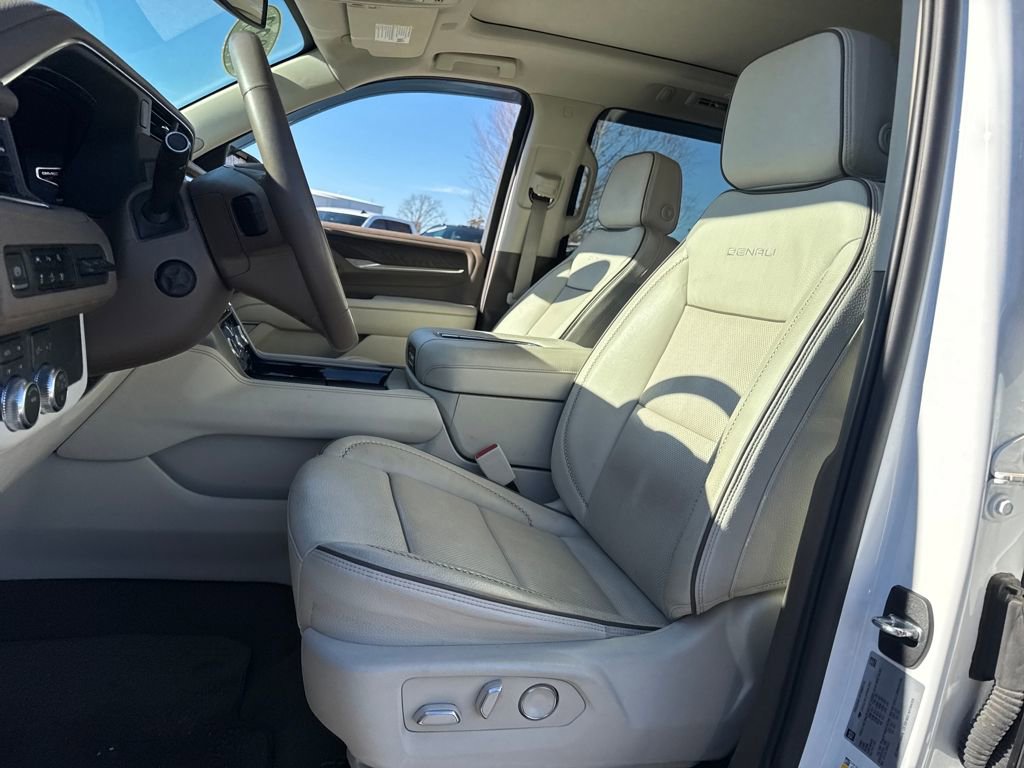 Used 2023 GMC Yukon XL Denali image 19