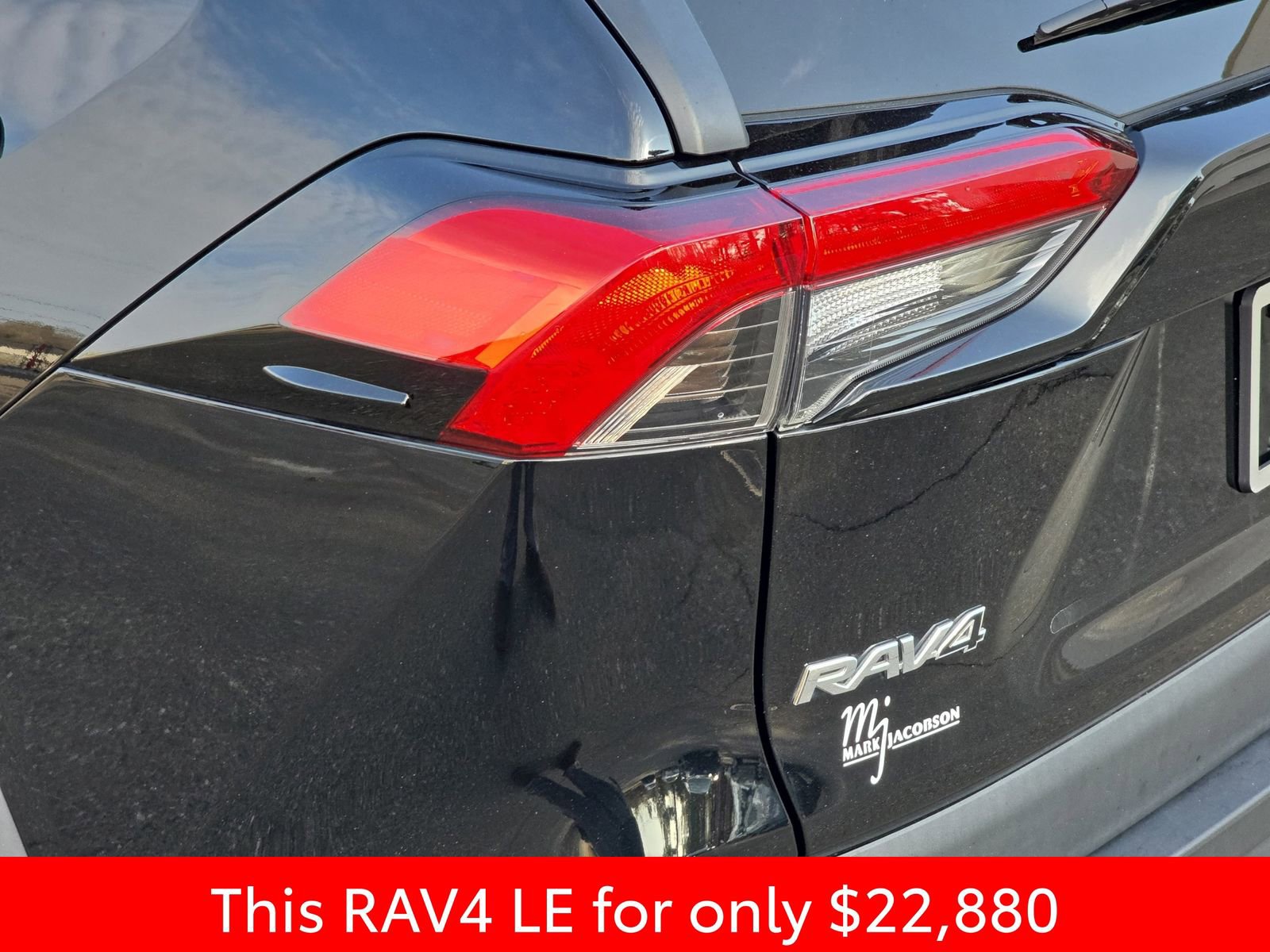 Used 2022 Toyota RAV4 LE image 39