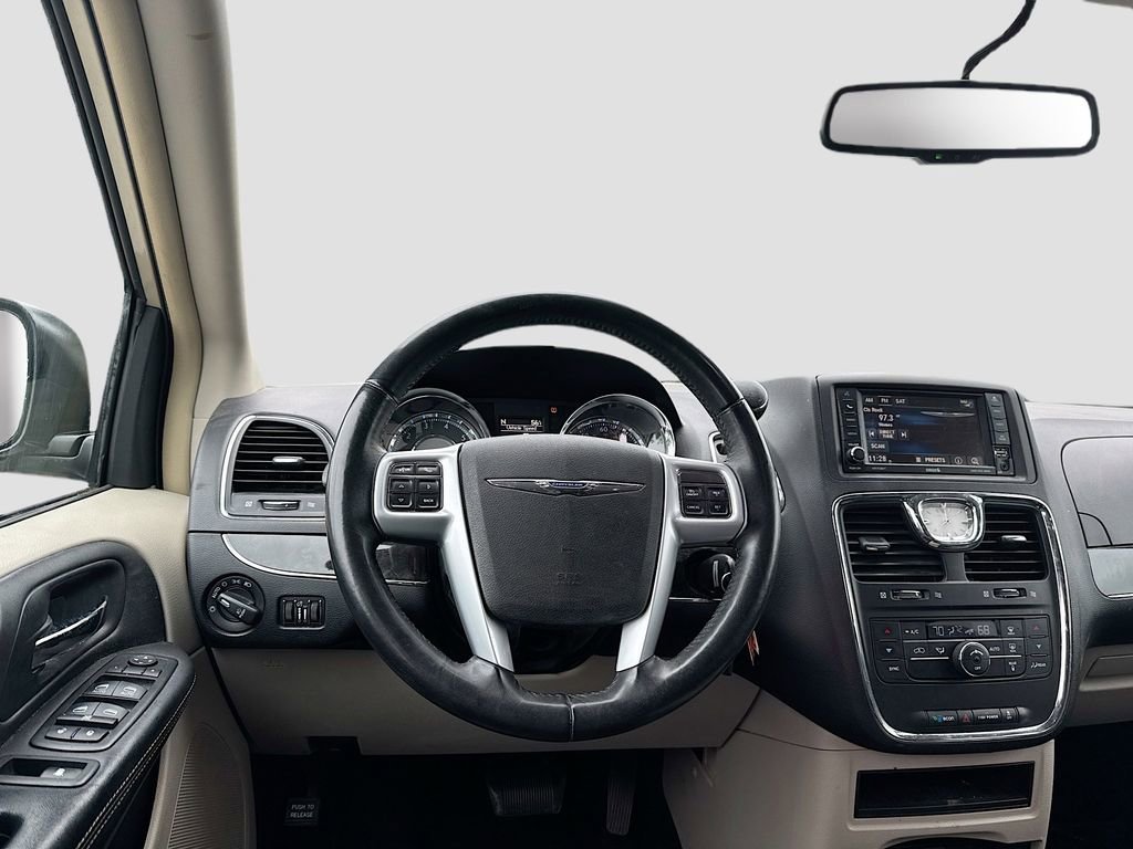 Used 2014 Chrysler Town & Country Touring FWD image 16