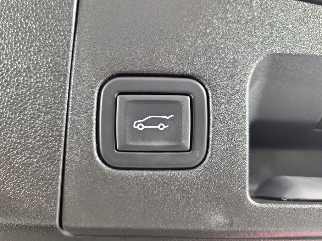Certified 2023 Cadillac XT4 Luxury w/ Cold Weather Package image 9