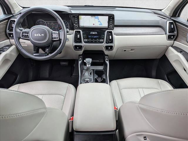 Used 2022 Kia Sorento EX w/ Panoramic Sunroof Package image 16