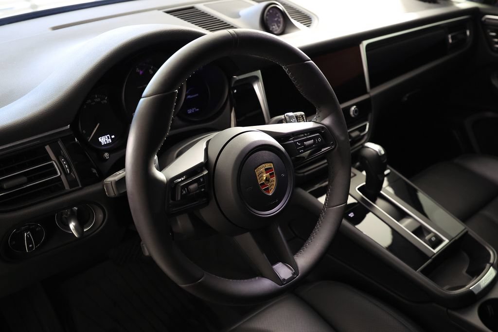 Used 2023 Porsche Macan AWD/4WD image 19