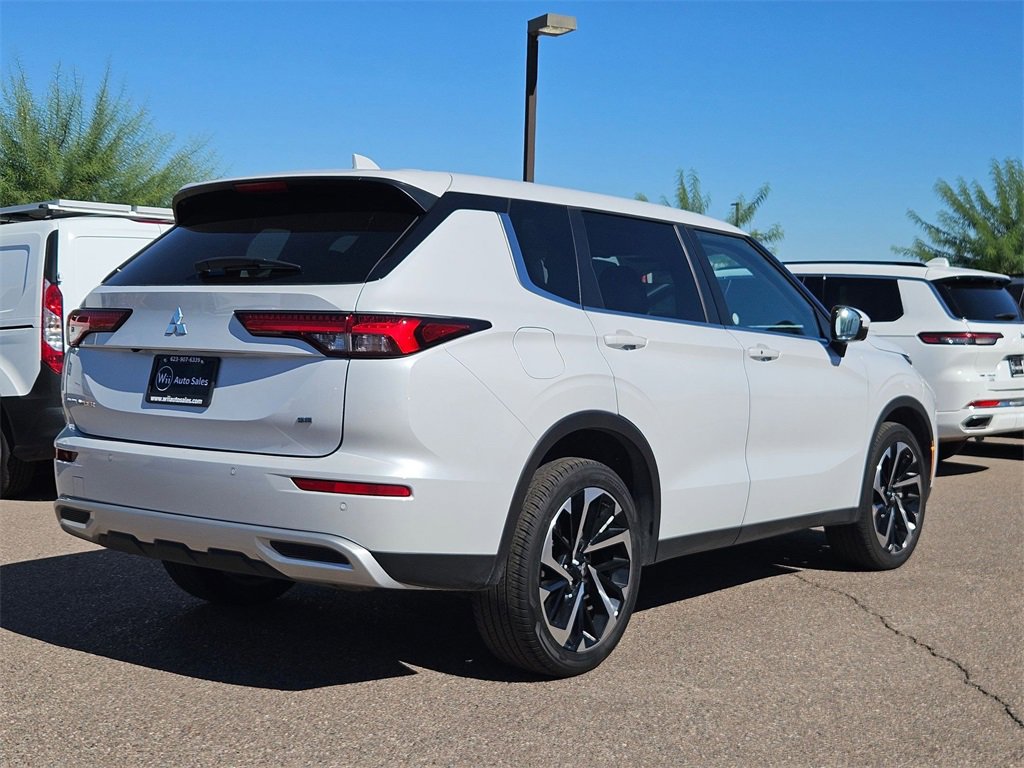 Used 2024 Mitsubishi Outlander SE Black Edition image 4