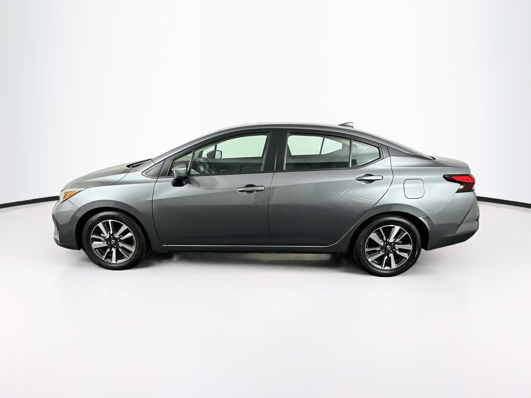 Used 2025 Nissan Versa SV FWD image 4