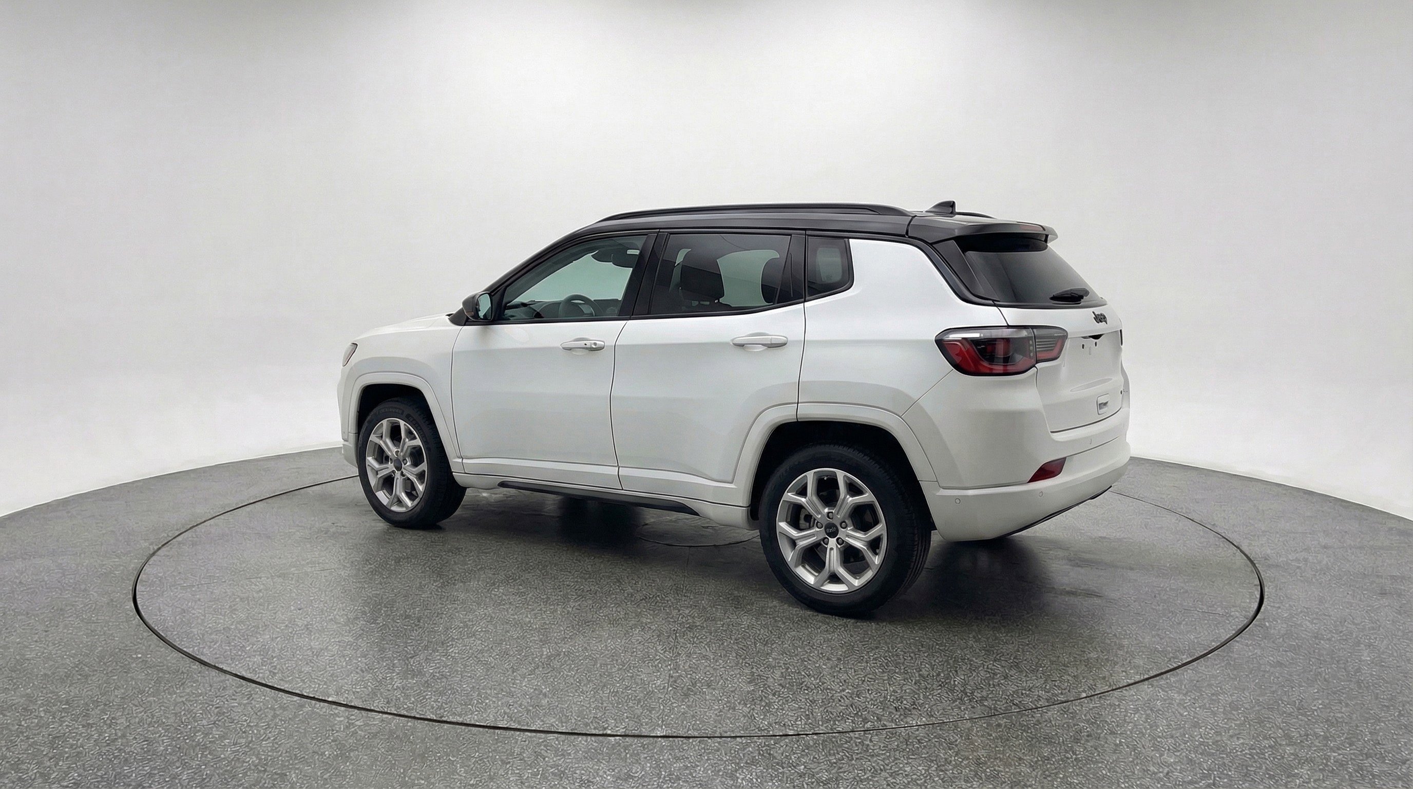 Used 2025 Jeep Compass Latitude image 6