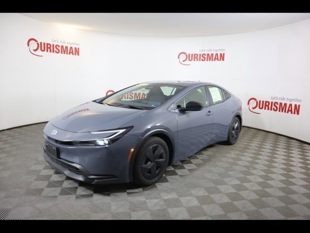 Used 2025 Toyota Prius LE image 4