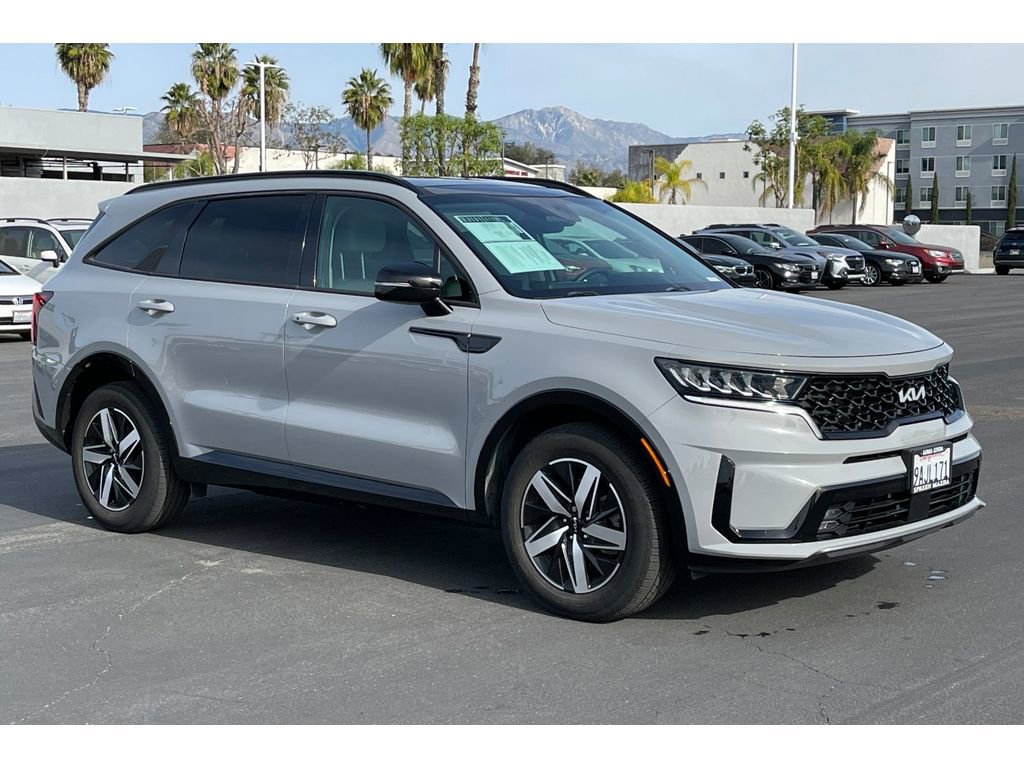 Used 2022 Kia Sorento EX w/ Panoramic Sunroof Package image 9