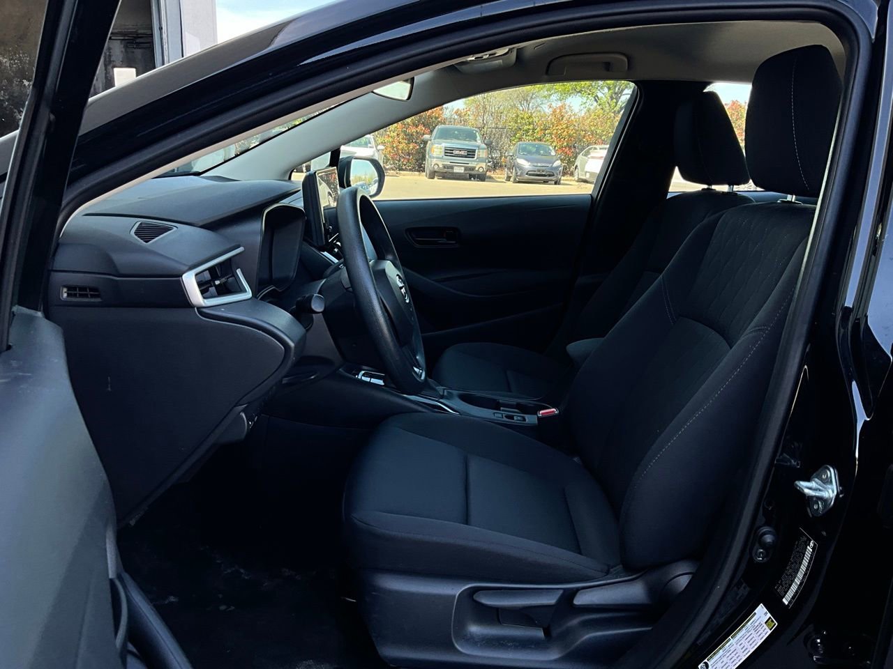 Used 2025 Toyota Corolla LE image 10