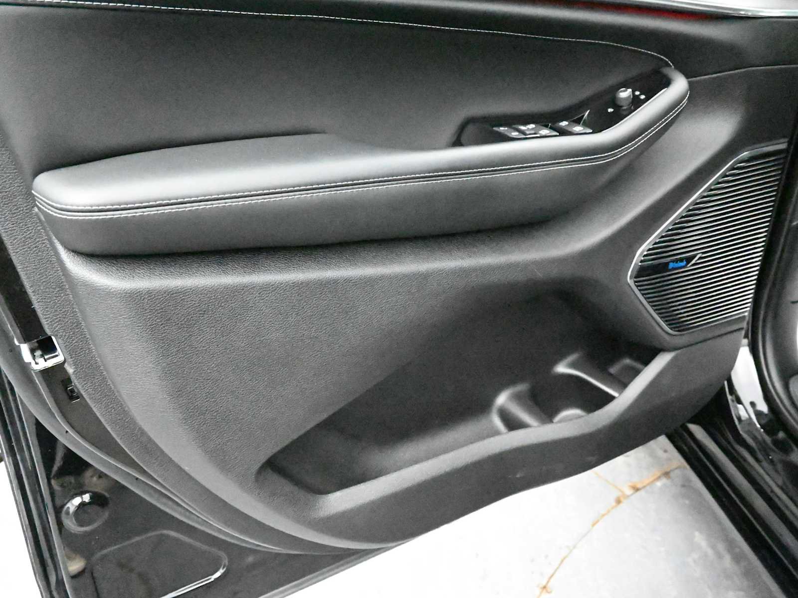 Used 2024 Jeep Grand Cherokee L Overland w/ Trailer Tow Package image 6